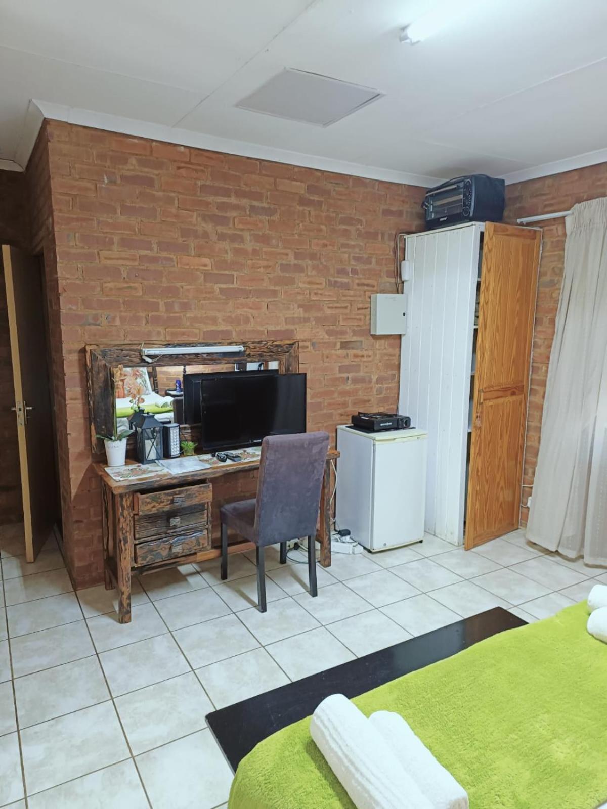 Millstream Inn Guest House Skeerpoort Room photo
